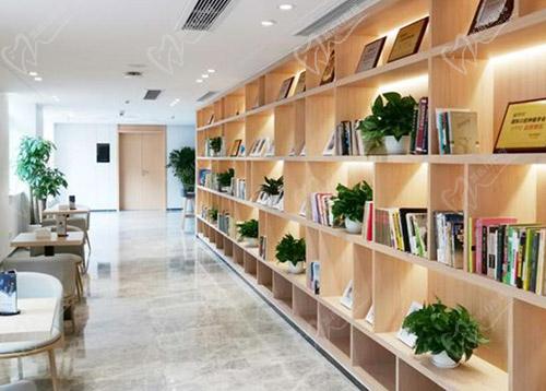 濟(jì)南弗萊堡口腔門診部（歷下店）大廳